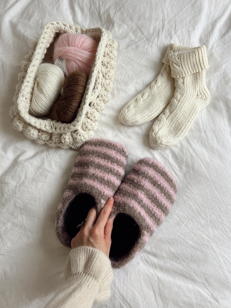 Cozy Winter SOFTFELT Slippers Crochet Pattern – Warm & Comfy- for all family